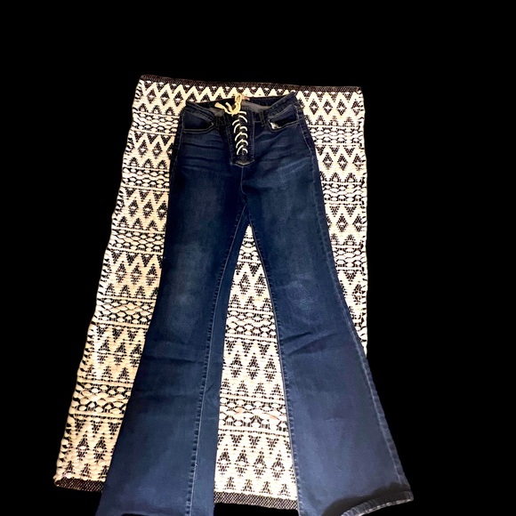 WONDERLY FLARE LEG, WAIST TIE JEANS- SIZE 30” WAIST AND 32” LENGTH! Sexy cute! - Picture 5 of 13